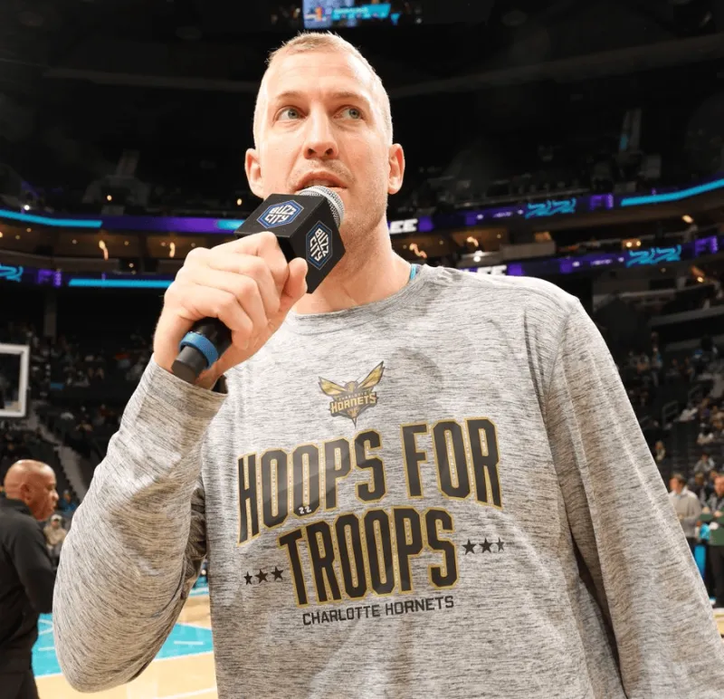 kaiyun-36岁生日快乐！NBA官方晒照为梅森-普拉姆利庆生